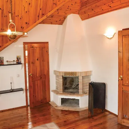 Six-bedroom Holiday In Village * Velika
