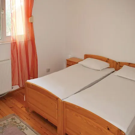 Six-bedroom Holiday In Village * Velika
