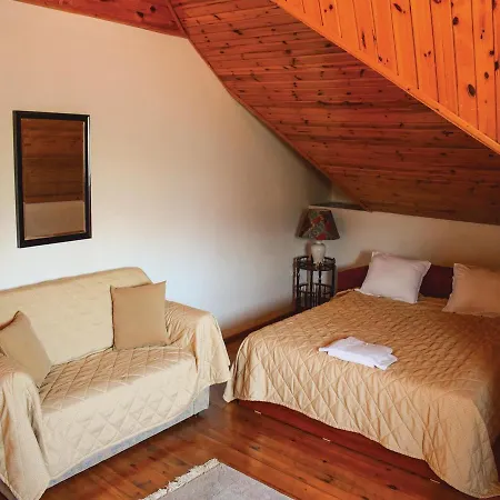 Six-bedroom Holiday In Village * Velika
