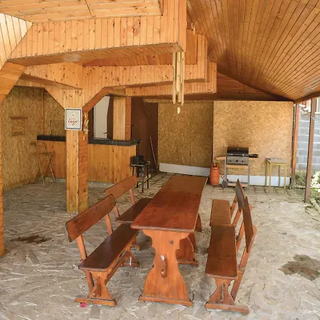 Сasa de vacaciones Six-bedroom Holiday In Village *