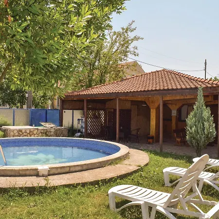 Six-bedroom Holiday In Village * Velika