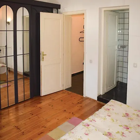 Сasa de vacaciones Six-bedroom Holiday In Village *