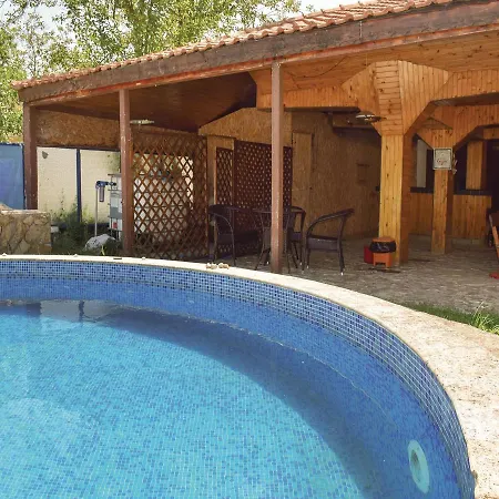 Сasa de vacaciones Six-bedroom Holiday In Village *