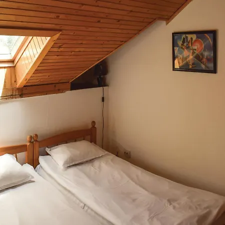 Сasa de vacaciones Six-bedroom Holiday In Village *