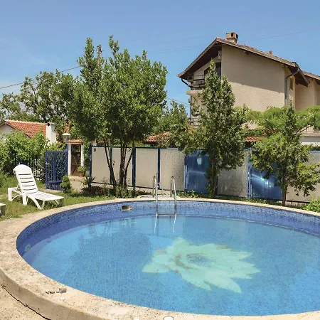 Six-bedroom Holiday In Village * Velika