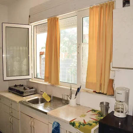 Six-bedroom Holiday In Village * Velika